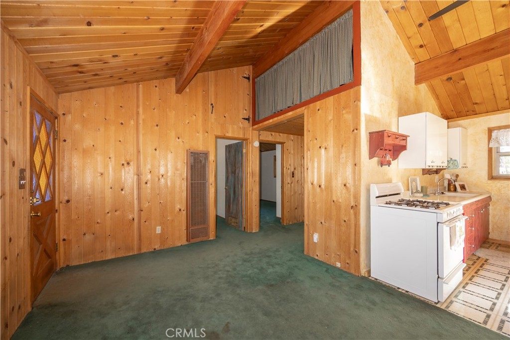 337 Holmes Lane Property Photo 4