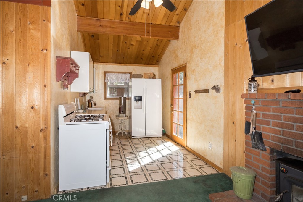 337 Holmes Lane Property Photo 6