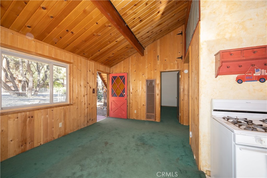 337 Holmes Lane Property Photo 11