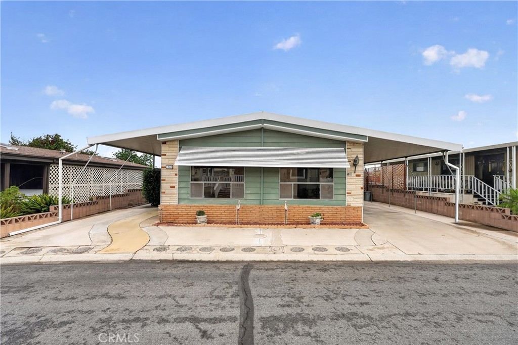 1365 Thornwood Square Property Photo 1