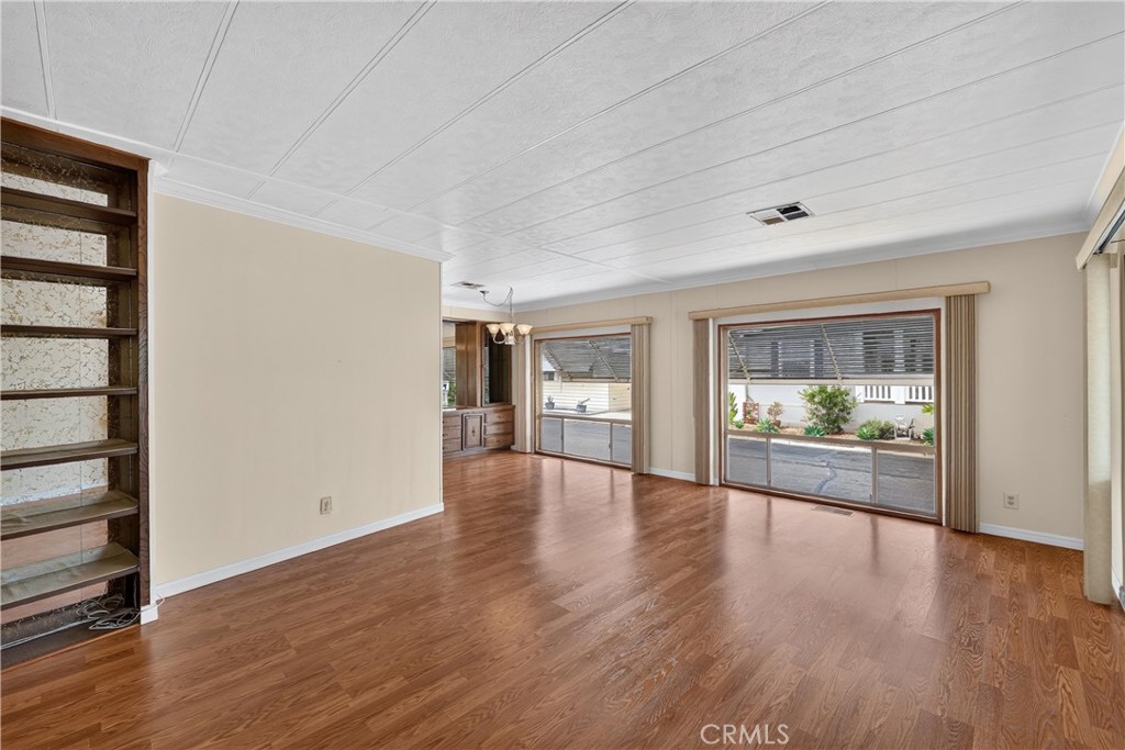 1365 Thornwood Square Property Photo 2