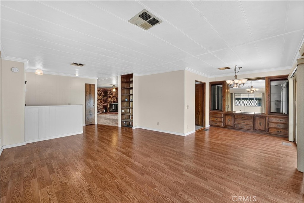 1365 Thornwood Square Property Photo 3