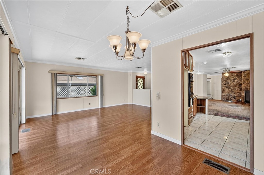 1365 Thornwood Square Property Photo 6