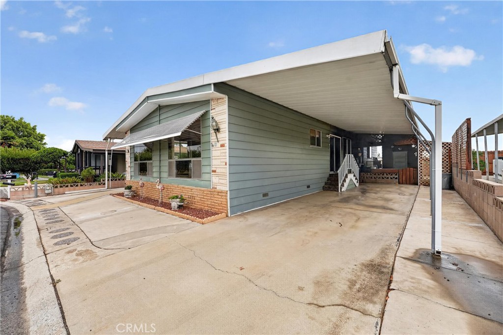 1365 Thornwood Square Property Photo 26
