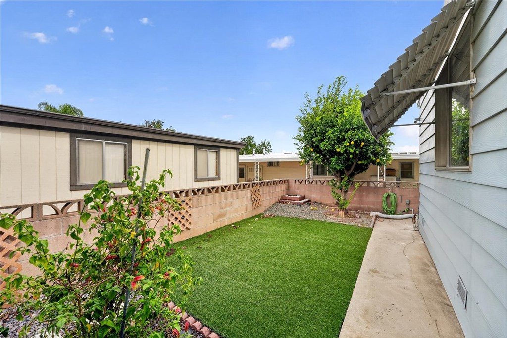 1365 Thornwood Square Property Photo 31