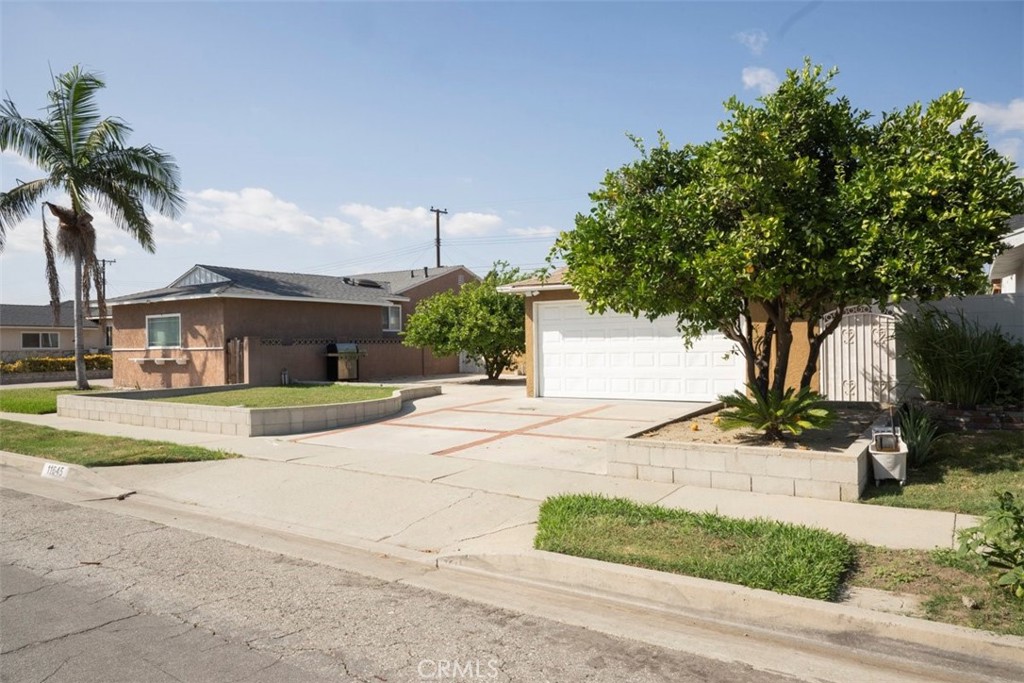 11645 Faculty Dr Property Photo 4