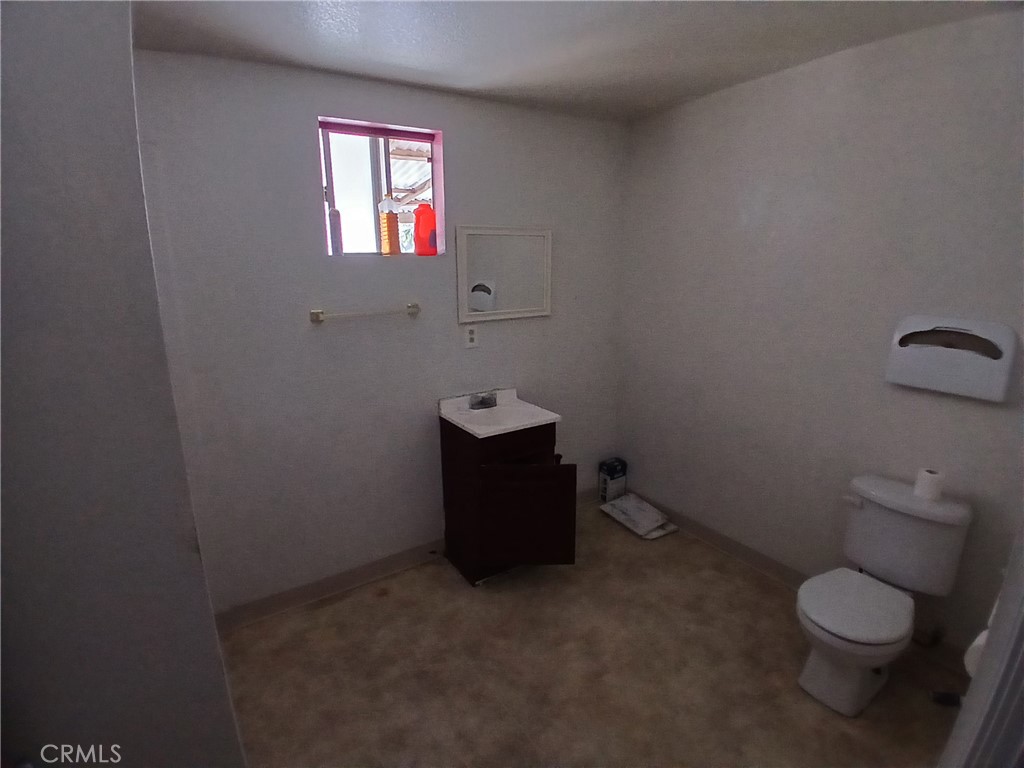 690 W Esplanade Avenue Property Photo 8