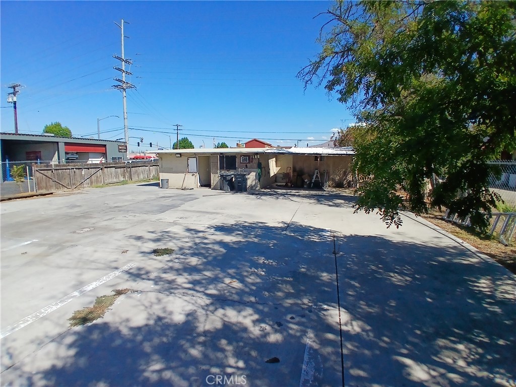 690 W Esplanade Avenue Property Photo 12