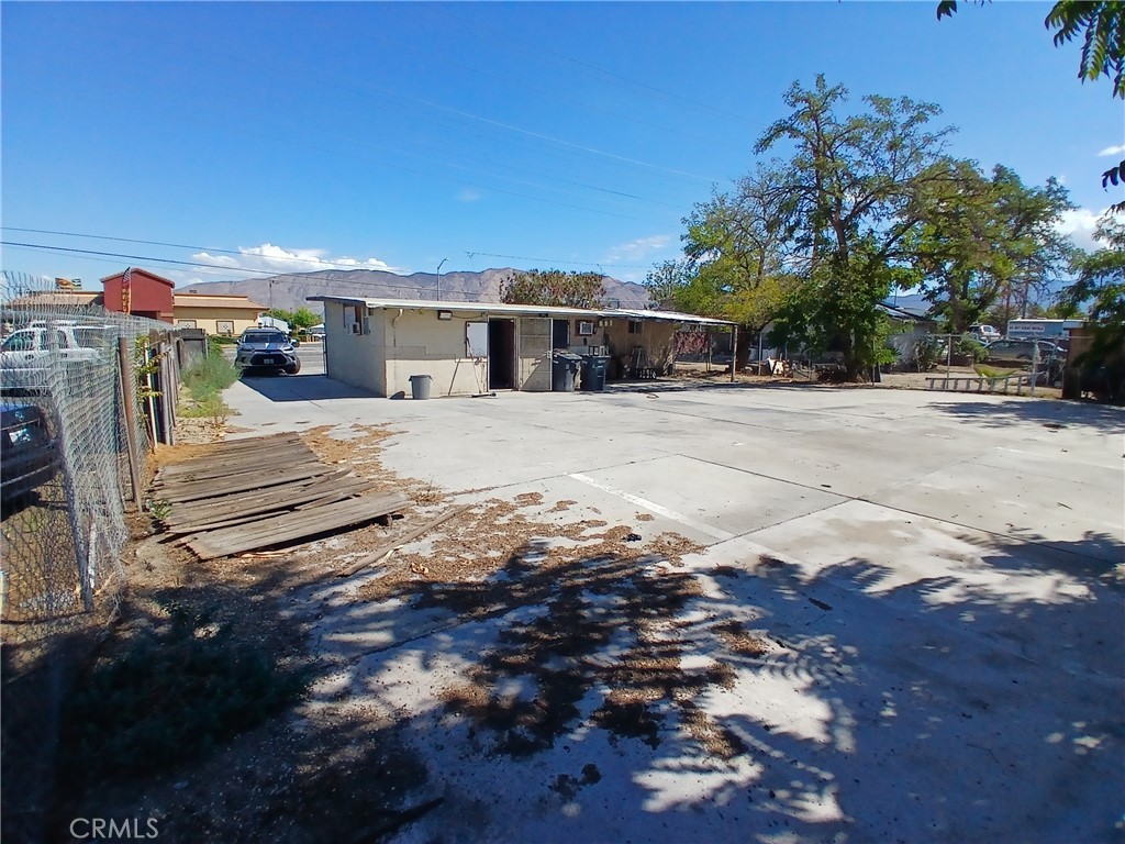 690 W Esplanade Avenue Property Photo 14