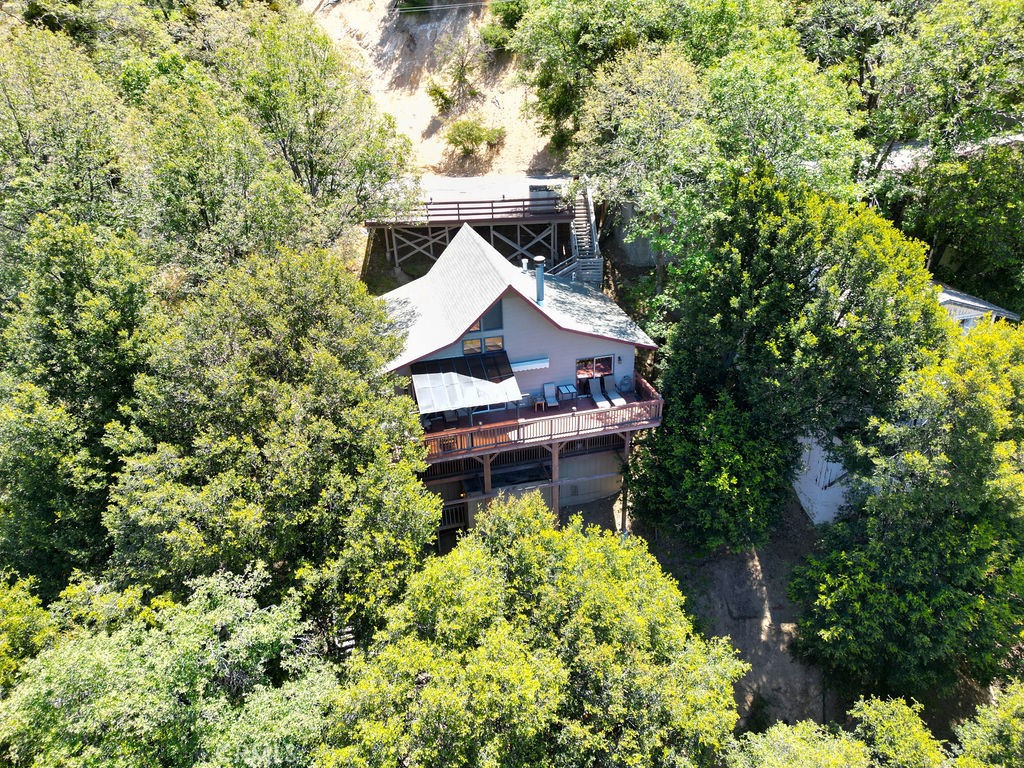 320 Delle Property Photo 2