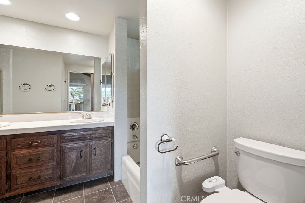 320 Delle Property Photo 32