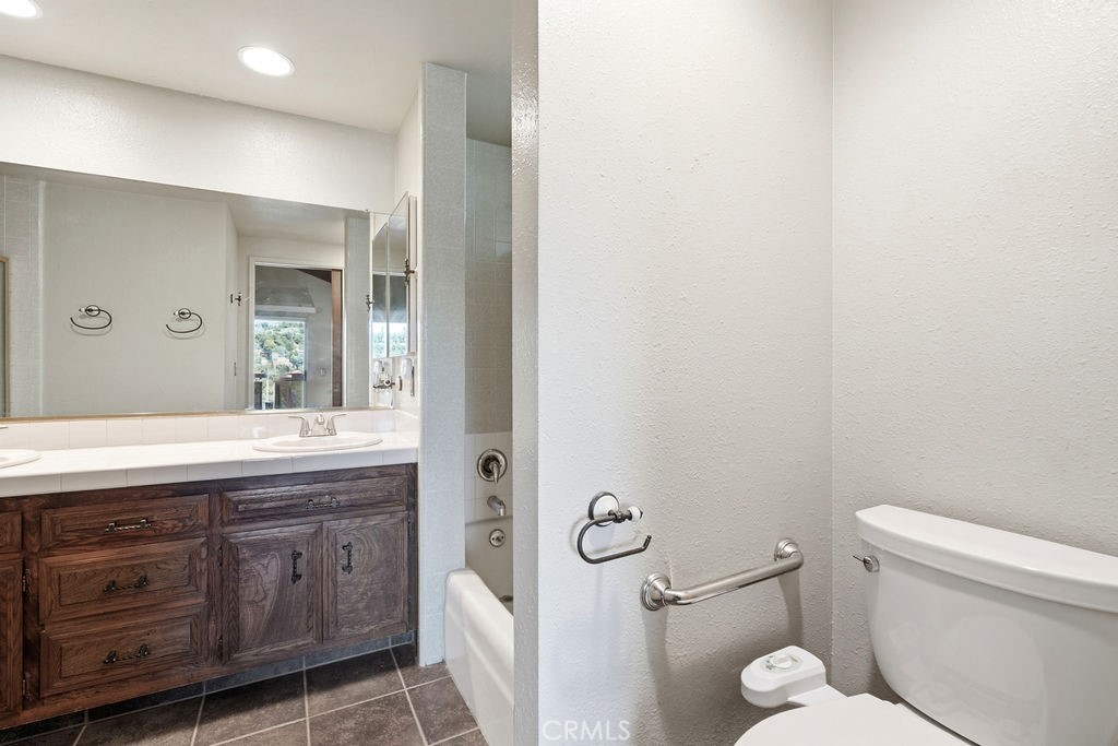 320 Delle Property Photo 33