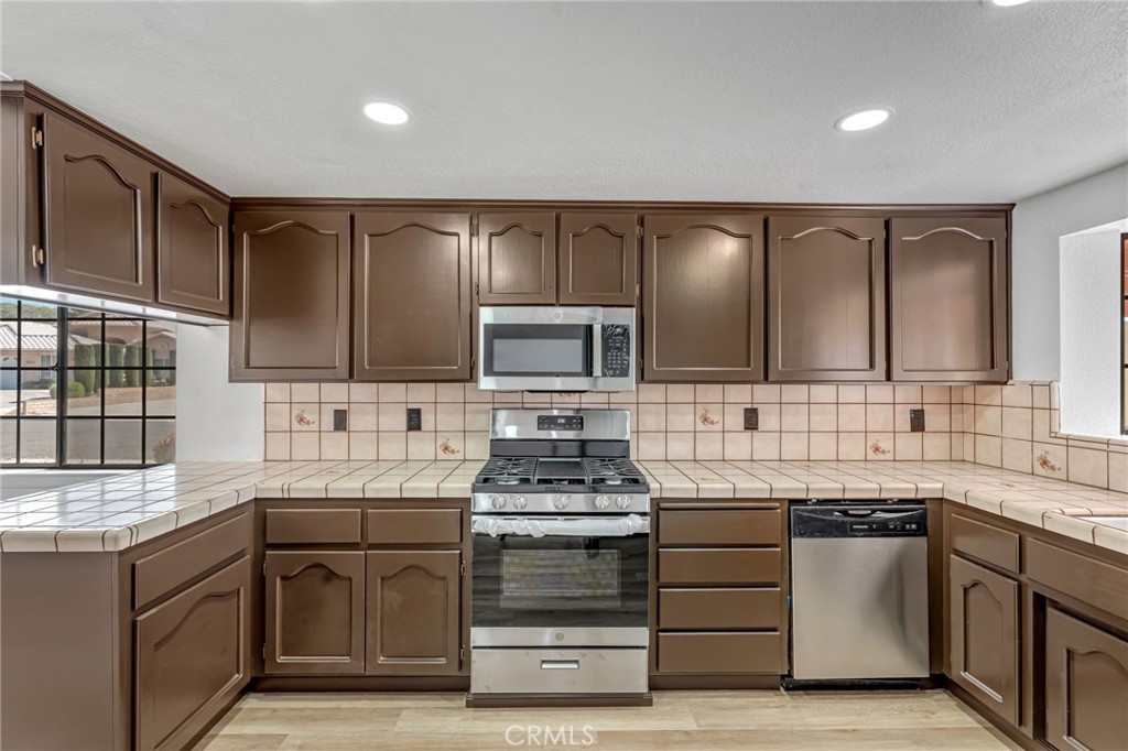 14690 Burgundy Property Photo 11