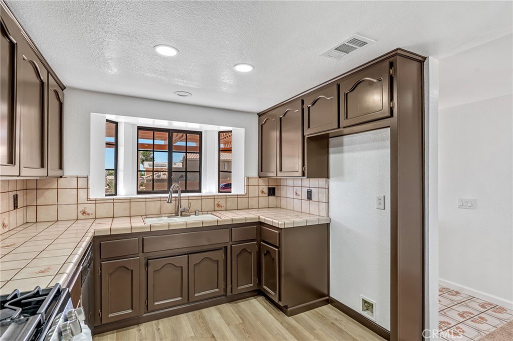 14690 Burgundy Property Photo 13