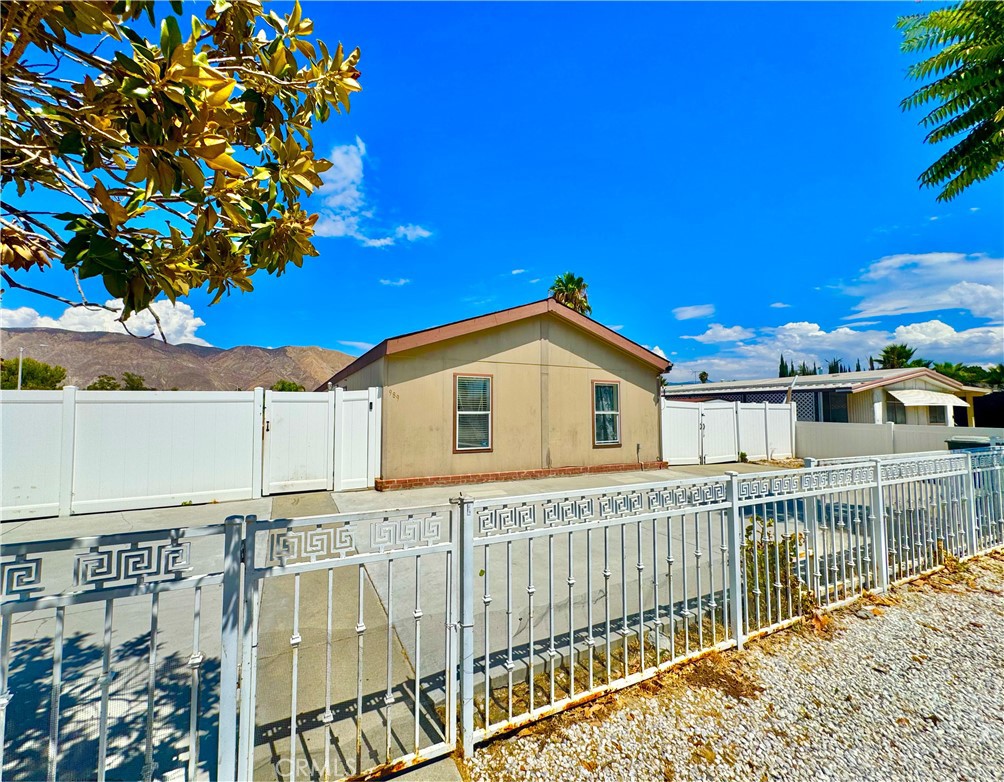989 Bettina Property Photo 1