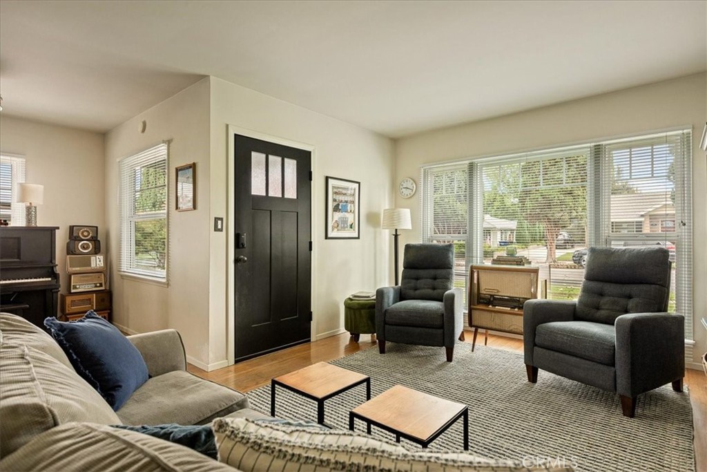 326 Bond Property Photo 3