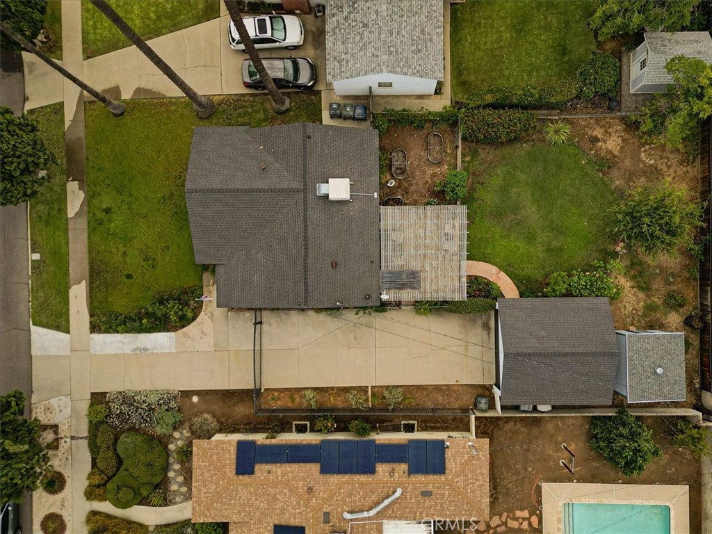 326 Bond Property Photo 28