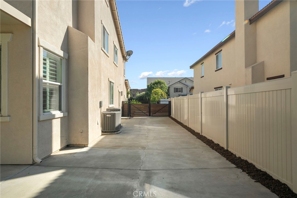 34932 Middlecoff Court Property Photo 6