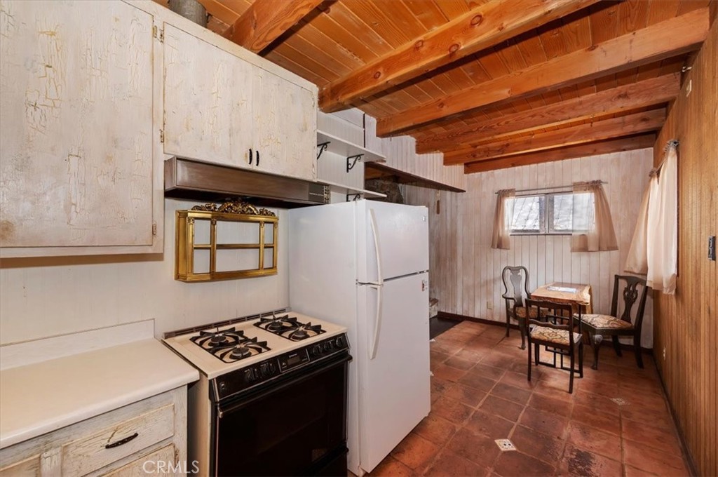 313 Leonard Property Photo 14