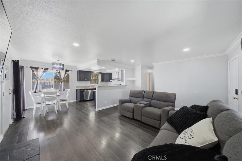 16523 Mackennas Gold Avenue Property Photo 2