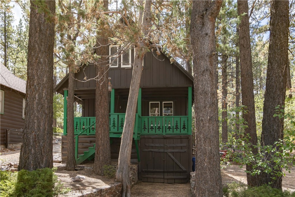 512 W Rainbow Property Photo 1