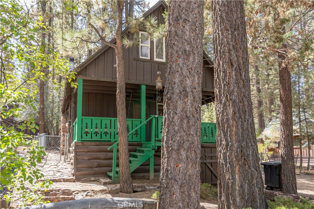 512 W Rainbow Property Photo 2