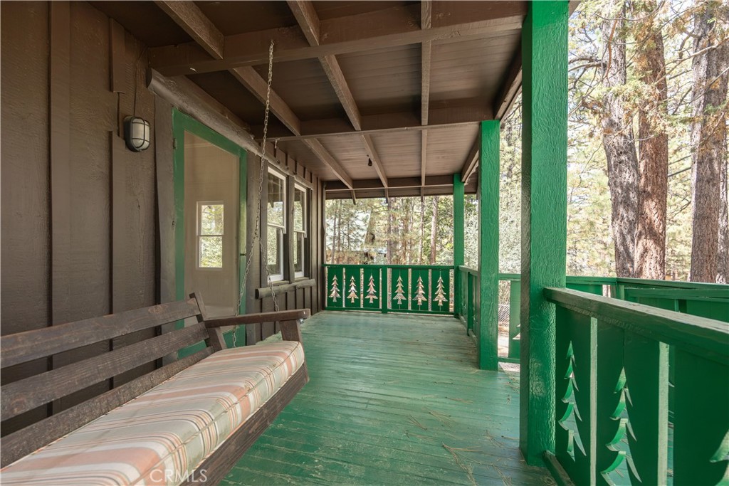 512 W Rainbow Property Photo 3
