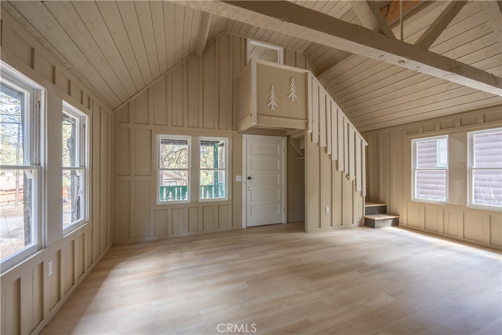 512 W Rainbow Property Photo 6