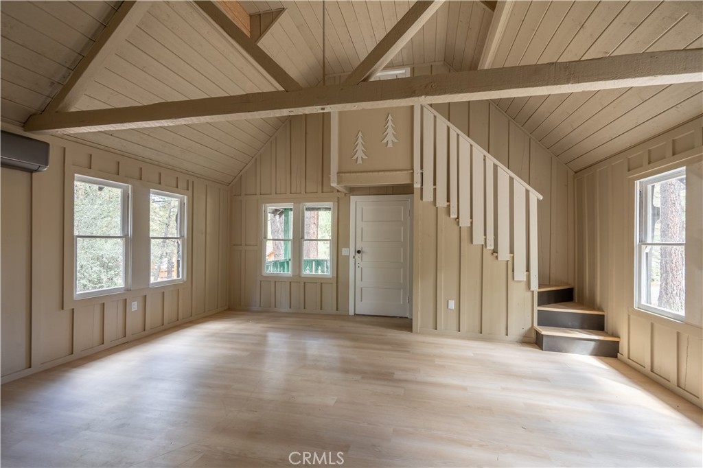 512 W Rainbow Property Photo 7