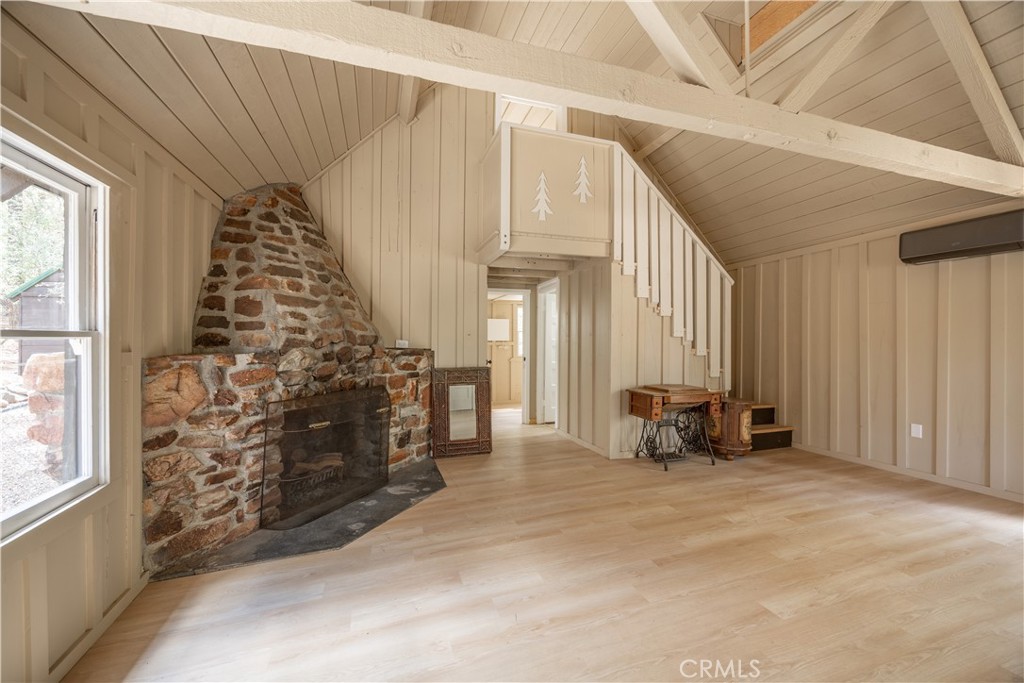 512 W Rainbow Property Photo 9