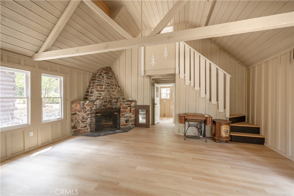 512 W Rainbow Property Photo 10