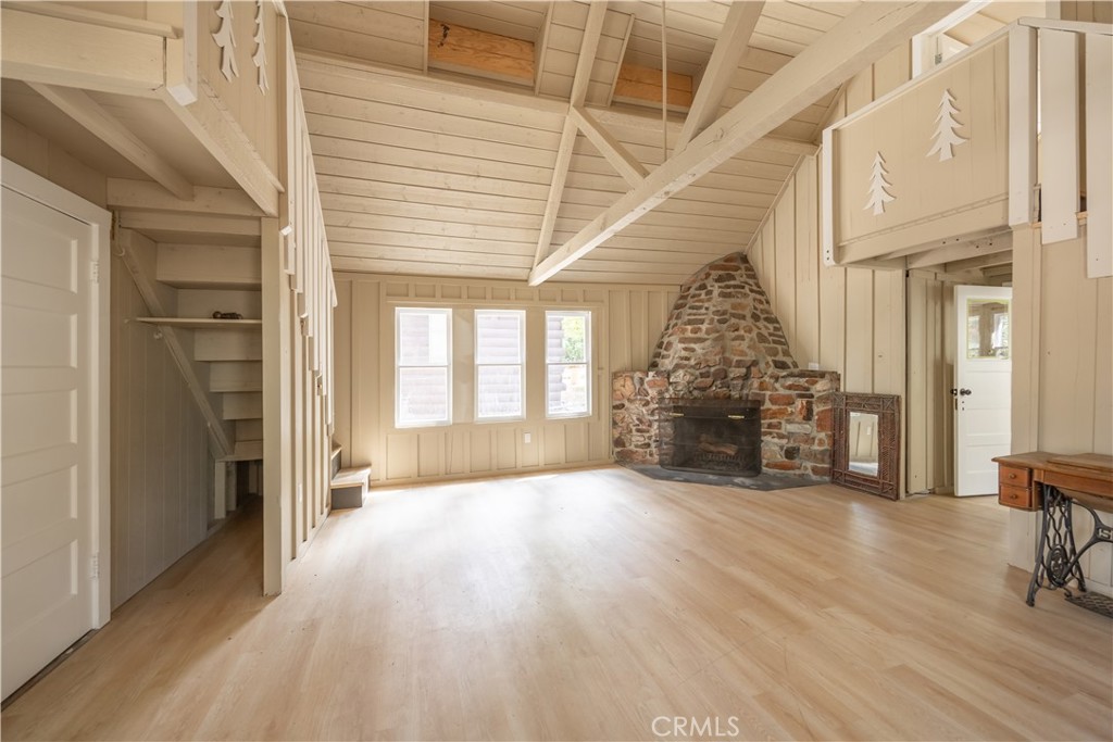 512 W Rainbow Property Photo 11