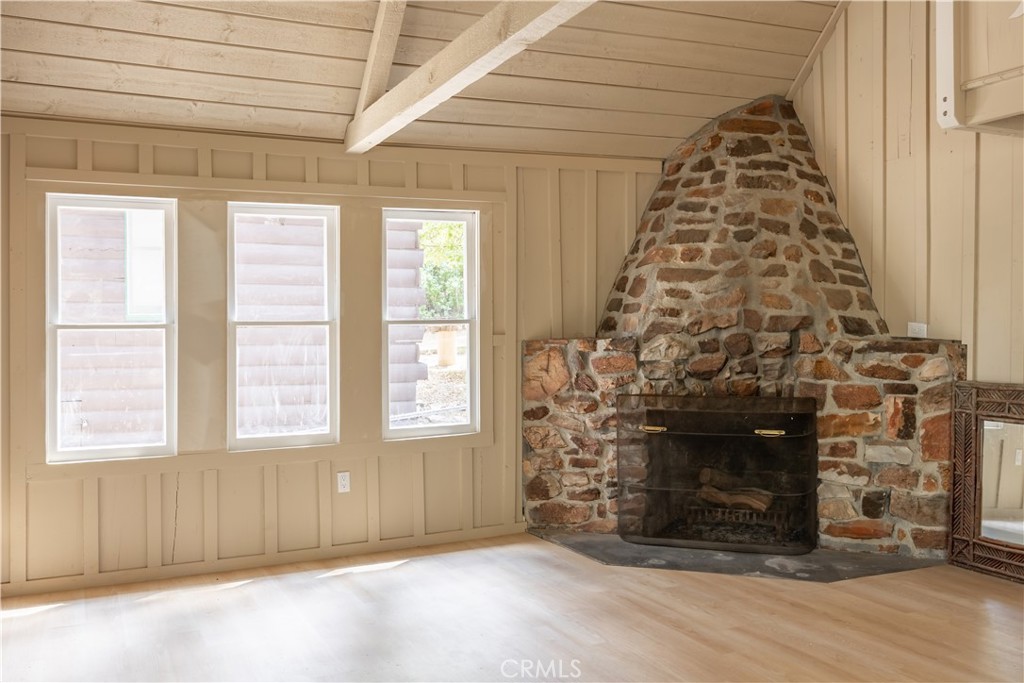 512 W Rainbow Property Photo 13