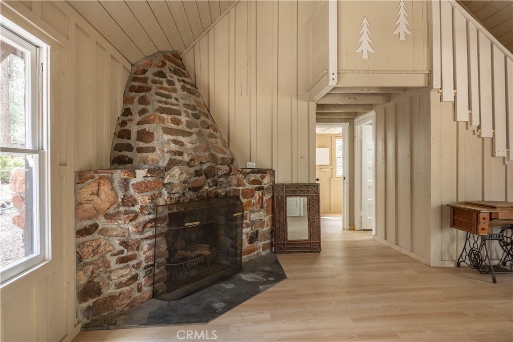 512 W Rainbow Property Photo 14