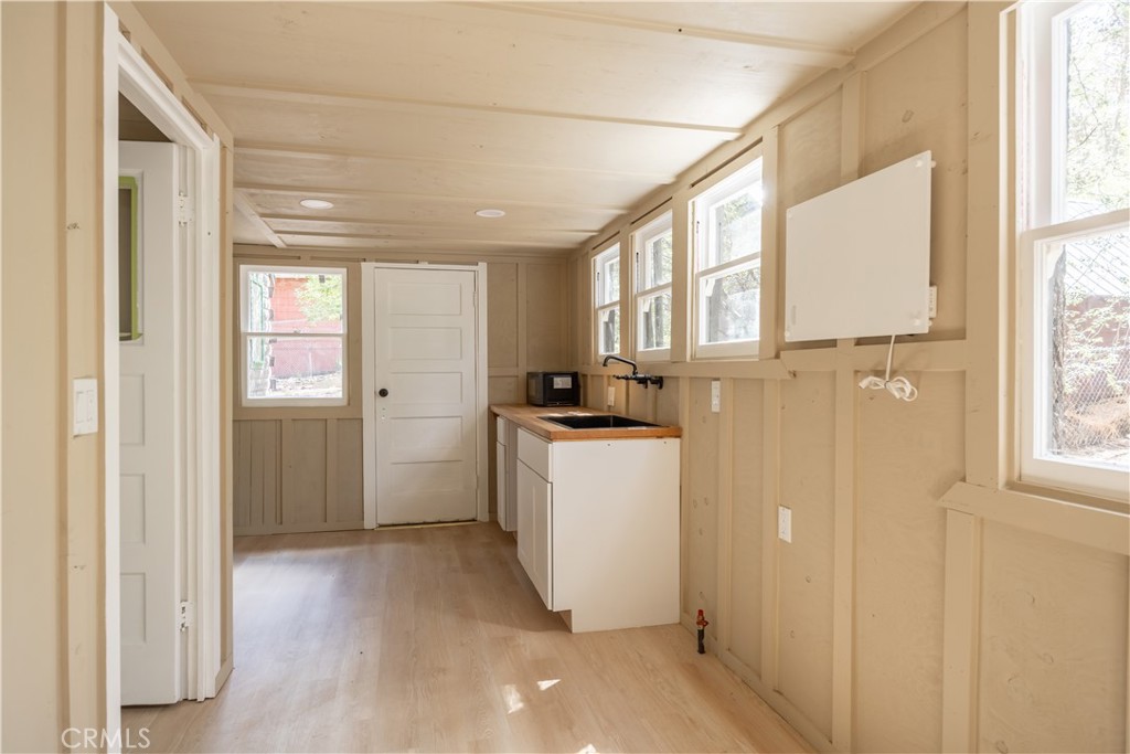 512 W Rainbow Property Photo 15