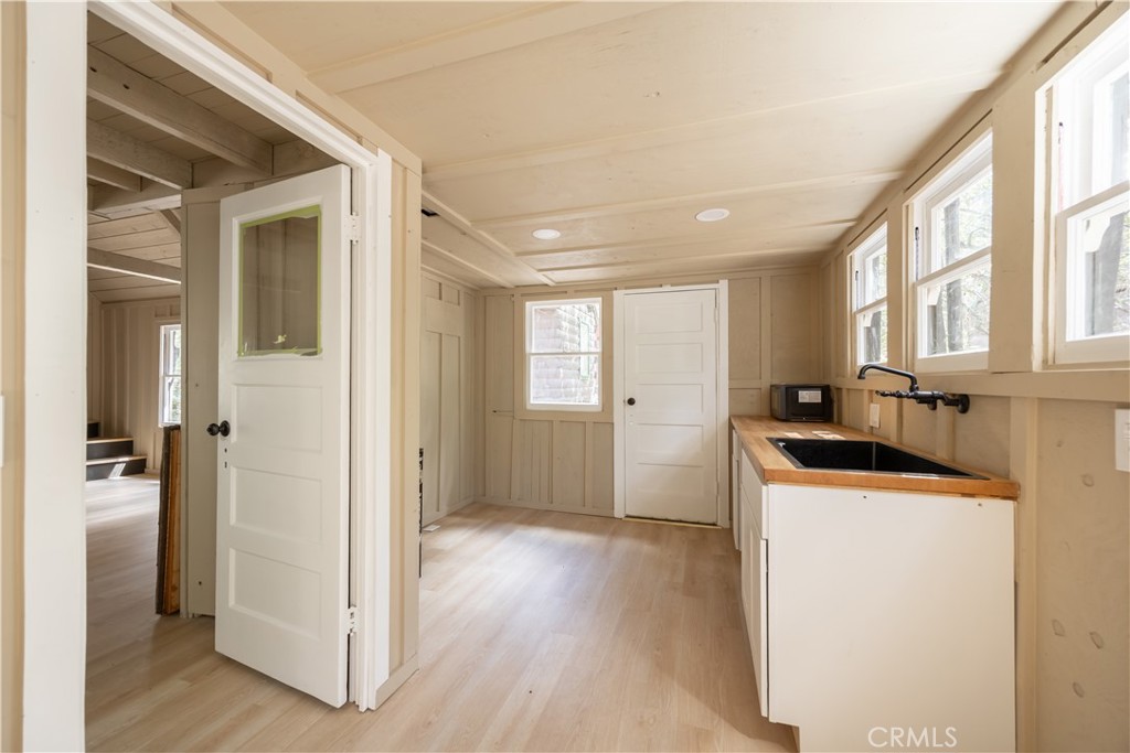 512 W Rainbow Property Photo 16