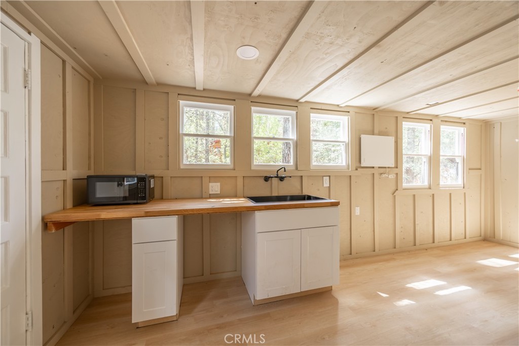 512 W Rainbow Property Photo 17