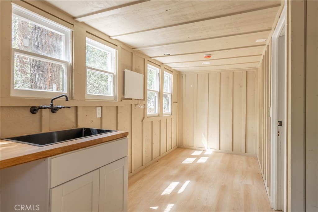 512 W Rainbow Property Photo 18