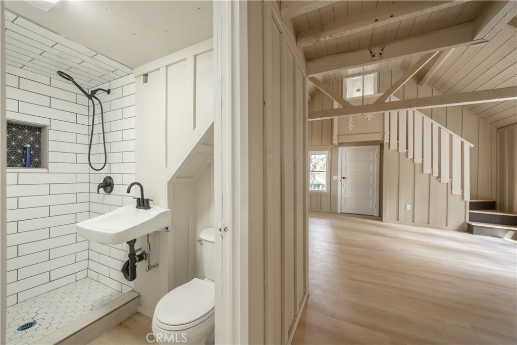 512 W Rainbow Property Photo 20