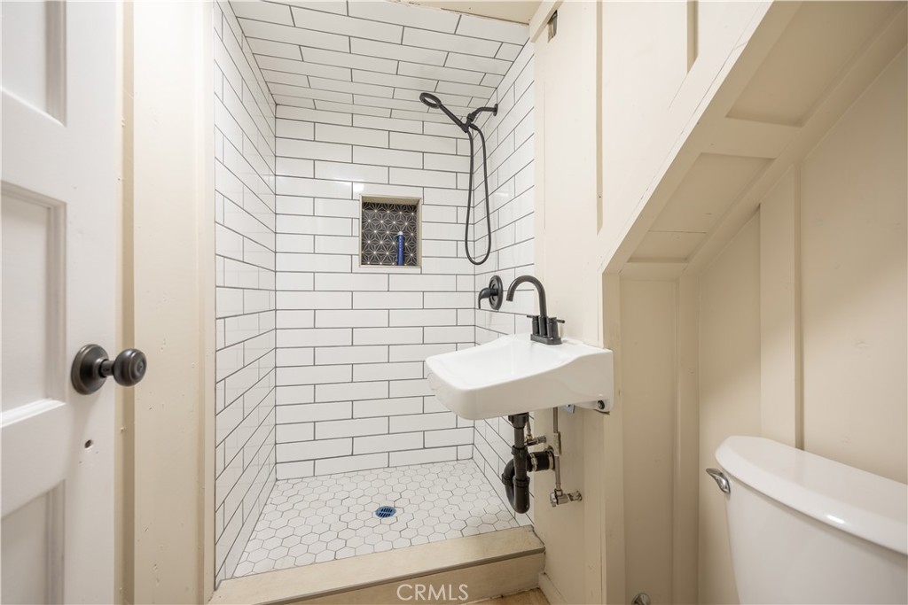 512 W Rainbow Property Photo 21