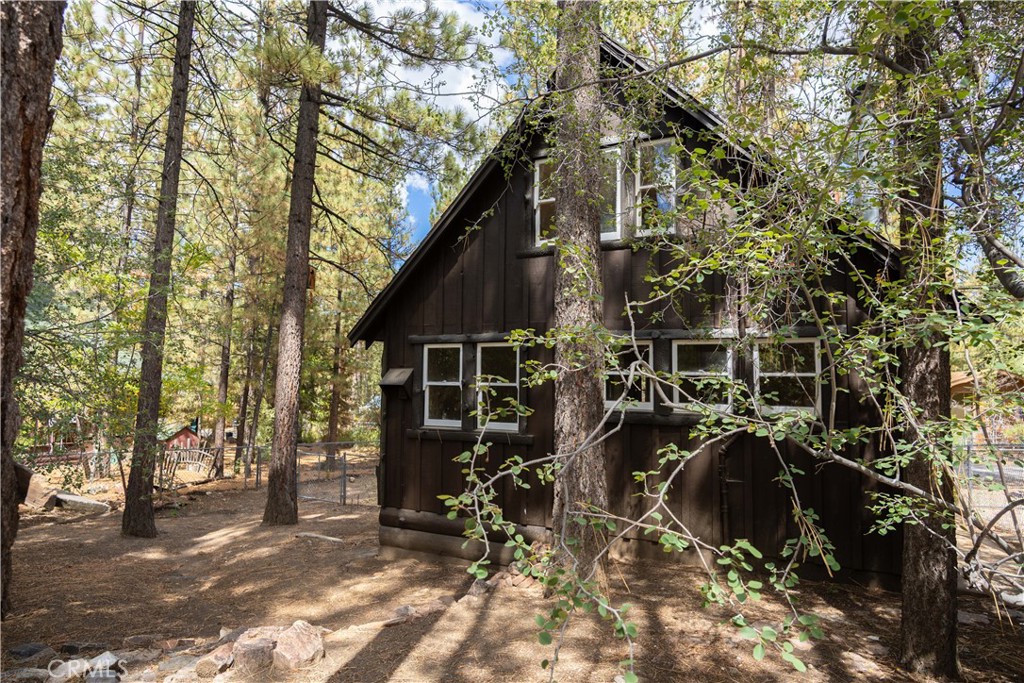512 W Rainbow Property Photo 36