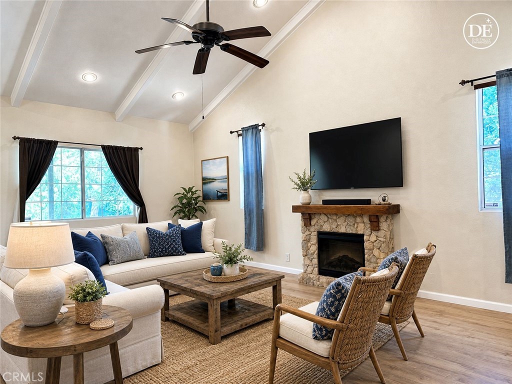 251 Oak Property Photo 4