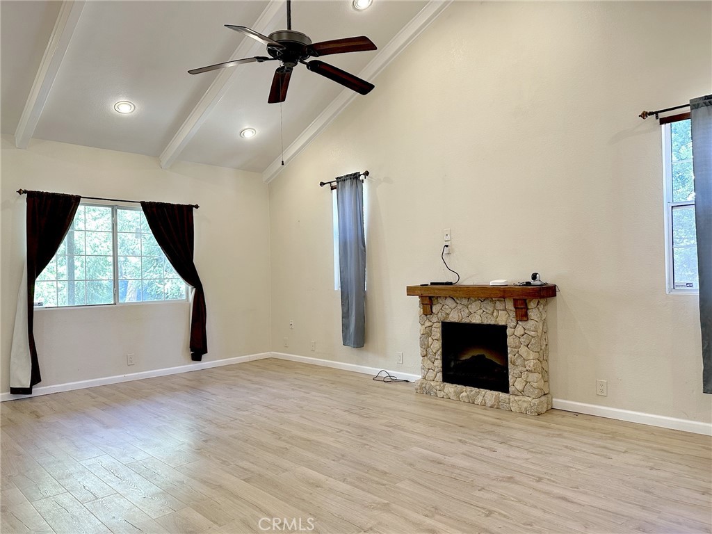 251 Oak Property Photo 5