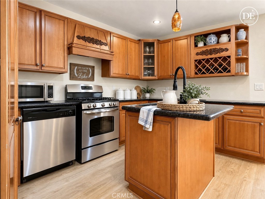 251 Oak Property Photo 6