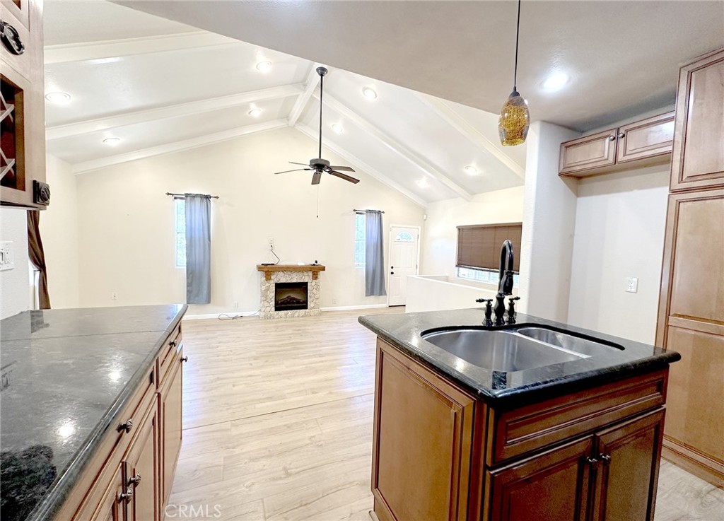 251 Oak Property Photo 7