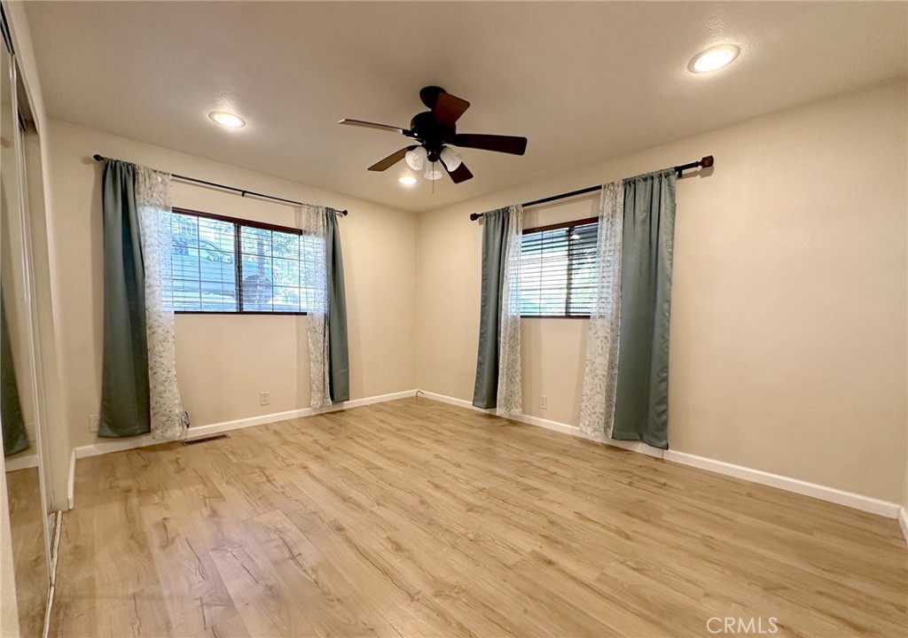 251 Oak Property Photo 15
