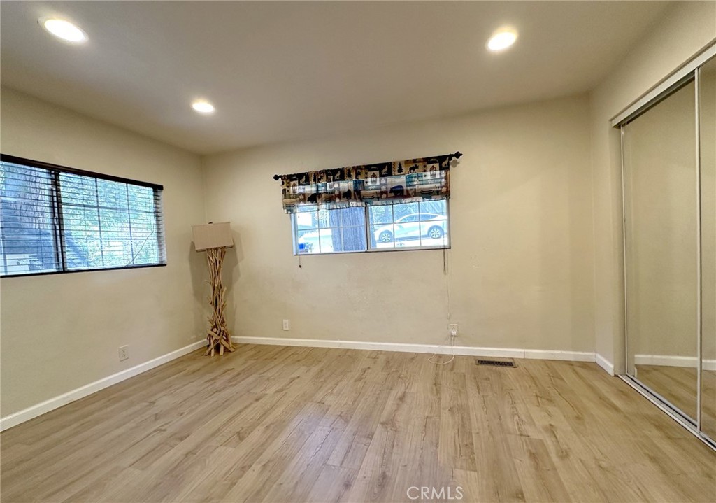 251 Oak Property Photo 17