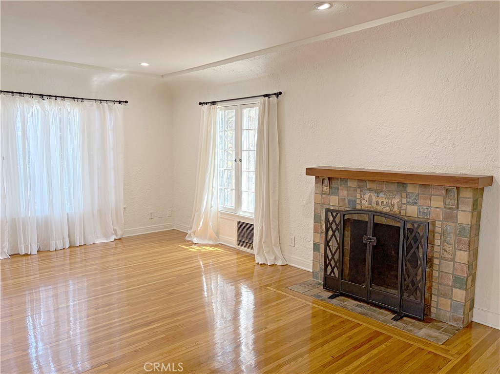 3265 Pine Street Property Photo 4