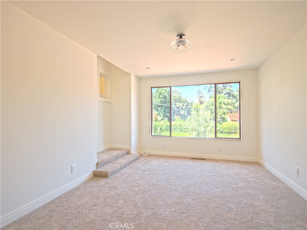 3265 Pine Street Property Photo 8