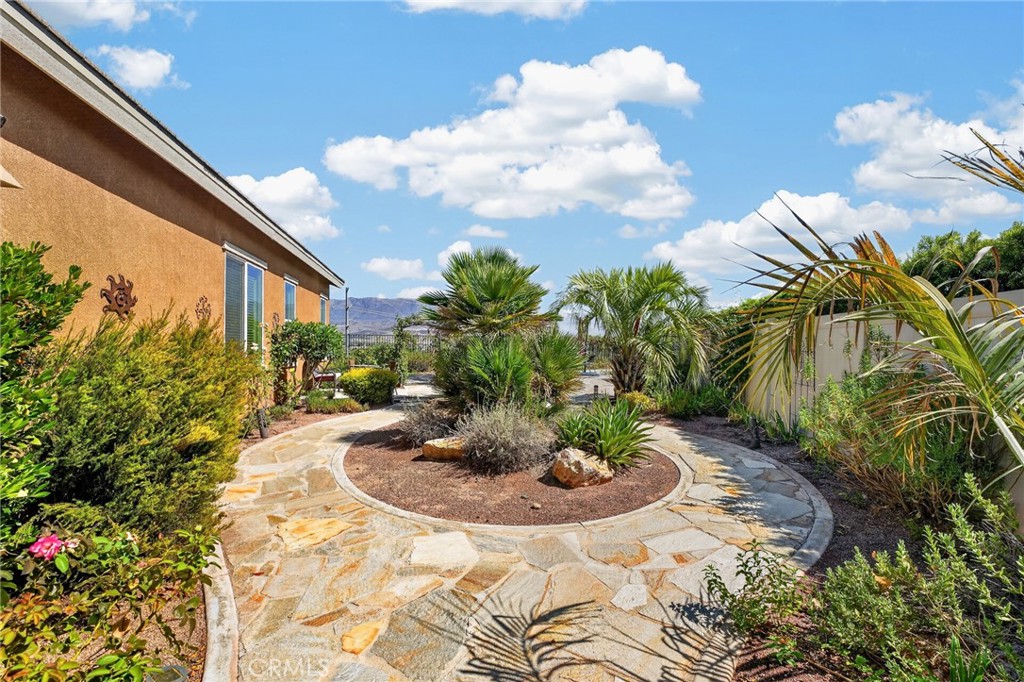 1490 Tinkers Creek Property Photo 4